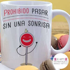 Taza “Prohibido pasar sin una sonrisa”